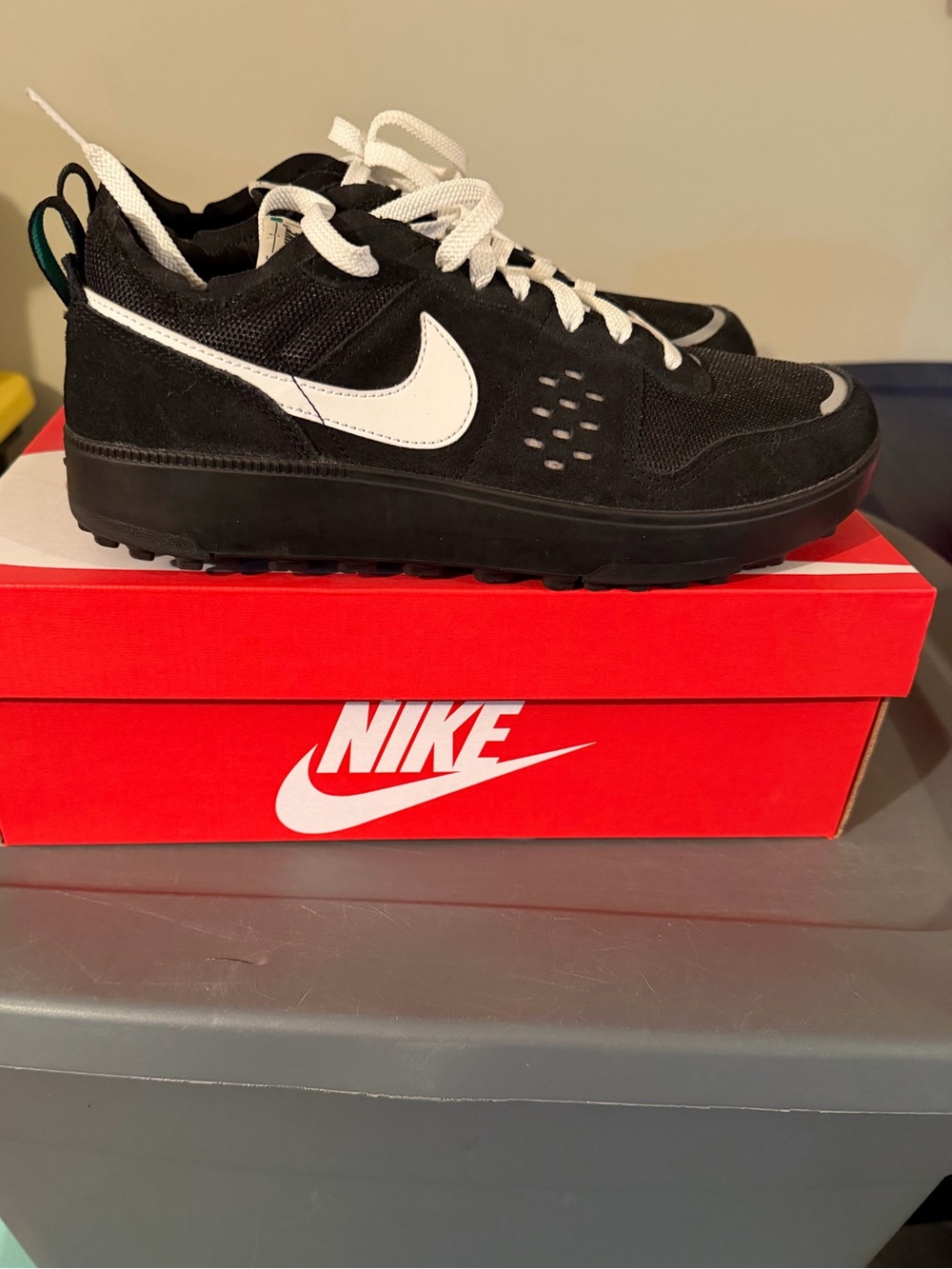 Nike City Black-Summit White Mens Sz 10.5 GUC Sold Out